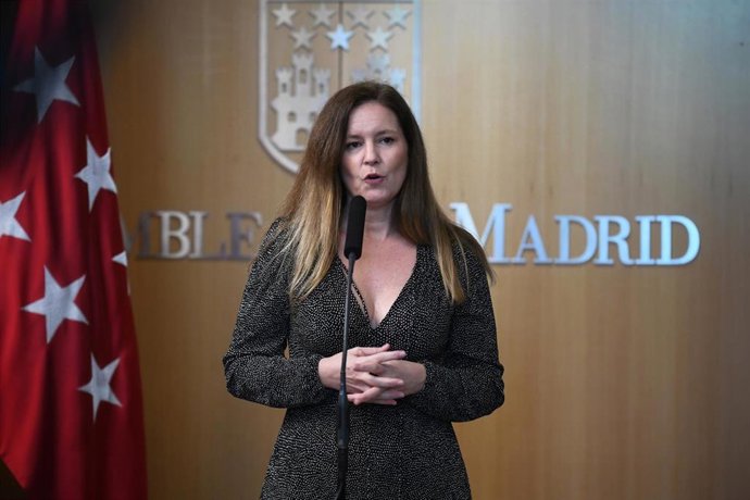 Archivo - La consejera de Familia, Juventud y Asunstos Sociales, Ana D&aacute;vila, ofrece declaraciones a los medios durante un pleno en la Asamblea de Madrid, a 4 de abril de 2024, en Madrid (Espa&ntilde;a).