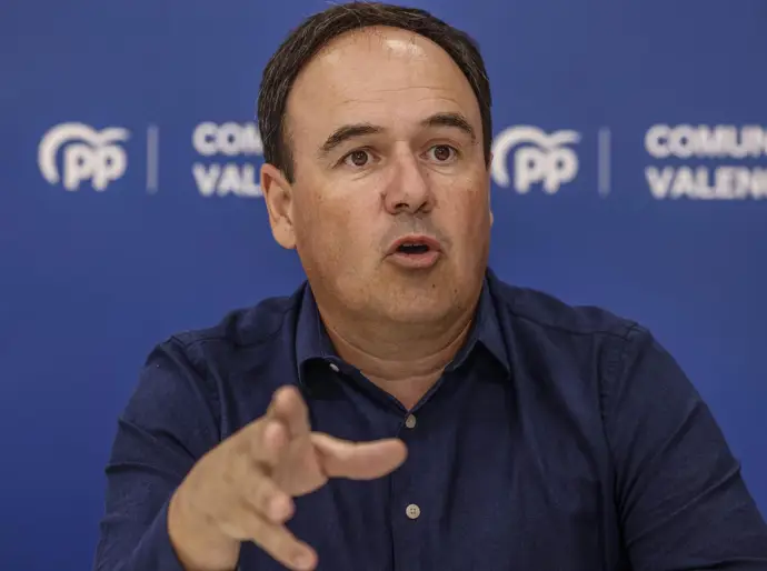 Pérez Llorca se encuentra con la dirección de Vox para avanzar en el acuerdo de investidura,