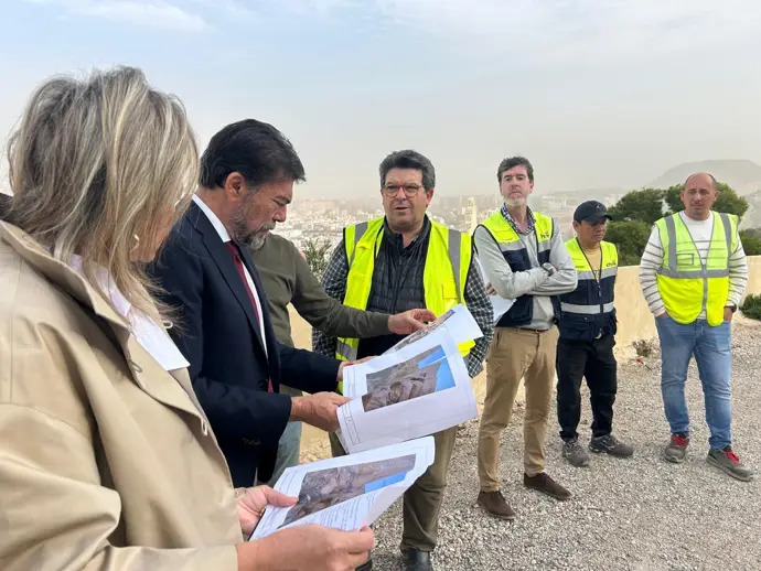 Barcala destaca que se realiza "la mayor inversión de la historia en el Castillo de Santa Bárbara