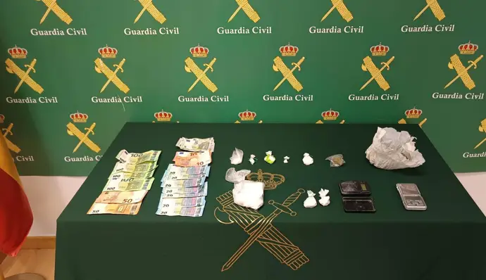 Desarticulado un punto de venta de drogas en Barañáin con la detención de dos hombres