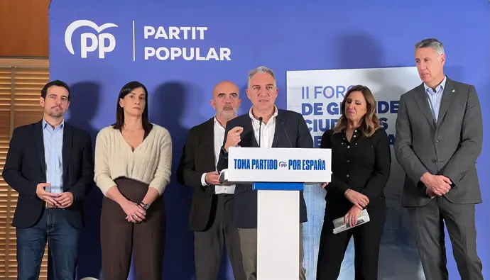 Bendodo (PP) afirma que el Gobierno fomenta "la pedagogía del indulto" hacia el fiscal general
