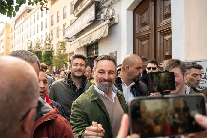 Abascal anuncia que Vox propondrá un "cambio de rumbo" para dialogar con el PP tras el 21D en