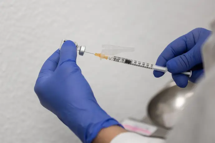 El SES continúa con la campaña de vacunación de gripe y covid por la tarde y sin cita previa