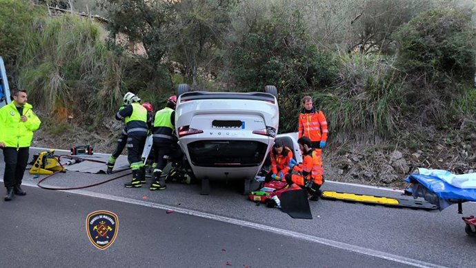 Herida una persona tras volcar con su coche en la carretera de Valldemossa