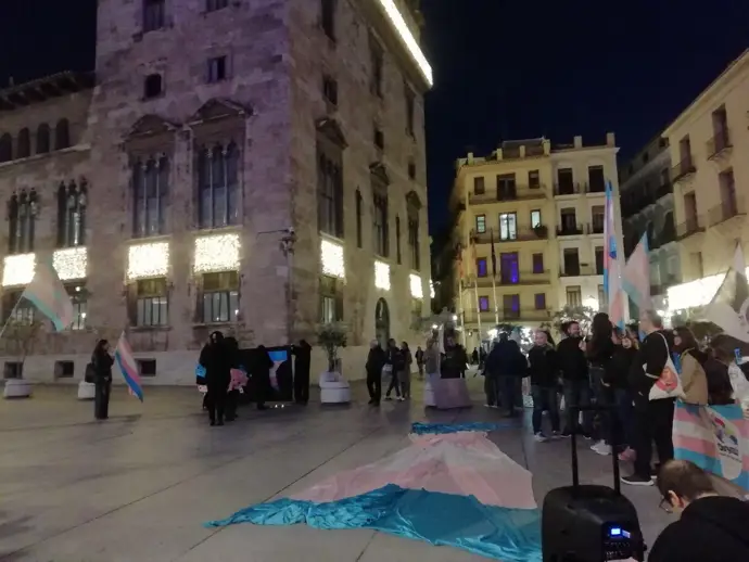 Lambda pide a la Generalitat que no priorice acuerdos con Vox sobre los derechos en el Día de la
