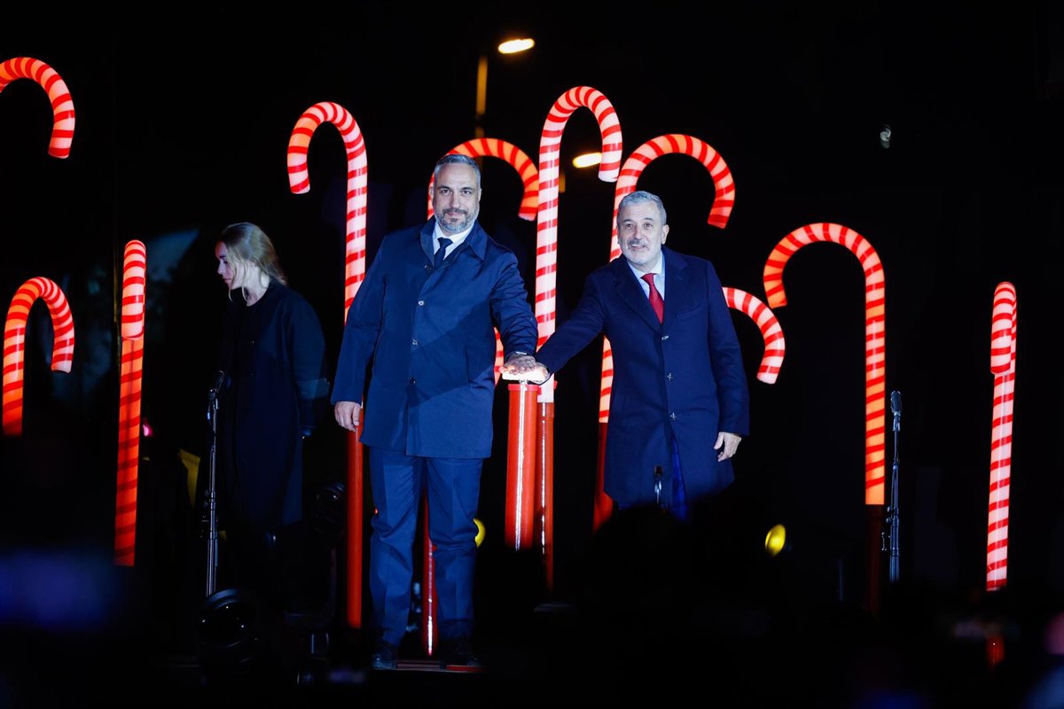 Collboni y el alcalde de Belén han inaugurado la iluminación navideña en Barcelona con alegría