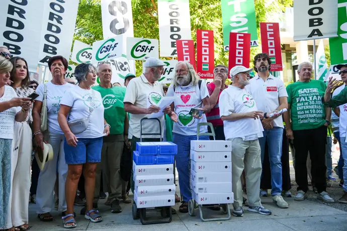 El Parlamento andaluz discute esta semana la ILP sobre sanidad impulsada por 'mareas blancas'