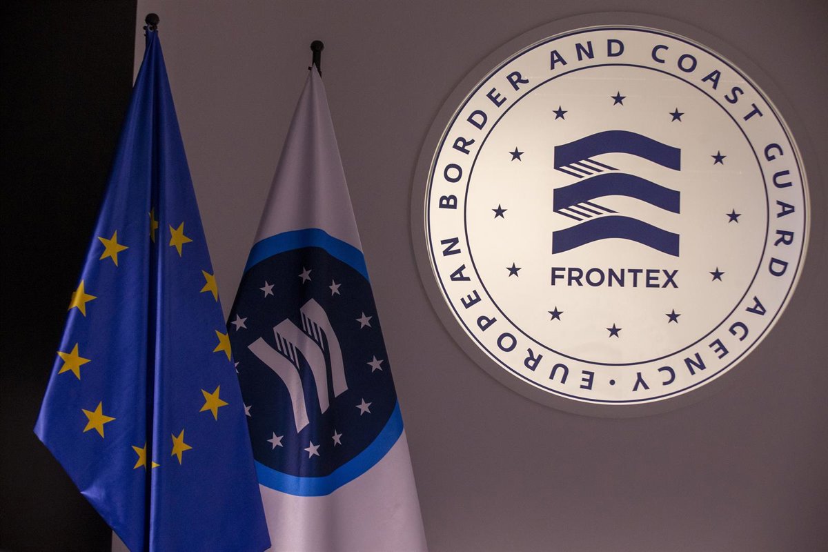 Continúa la búsqueda de los migrantes desaparecidos tras el rescate de la patera cerca de Cabrera