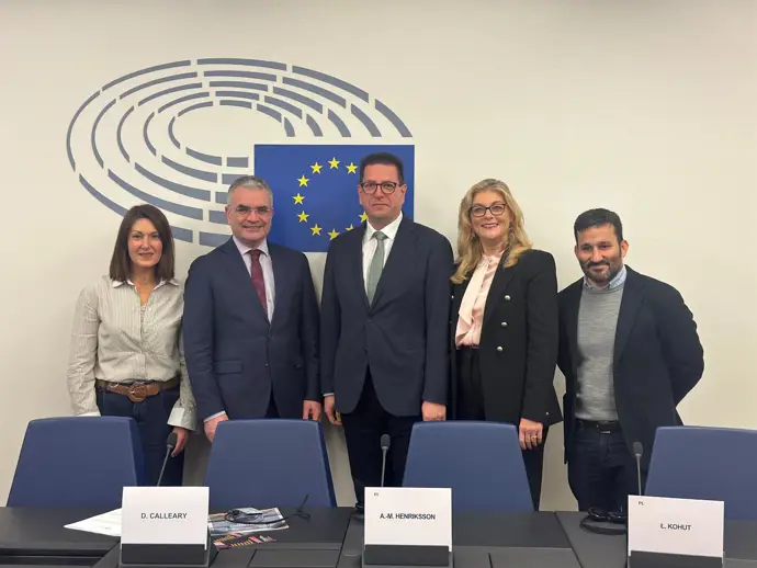 Agirregoitia (PNV) solicita al Gobierno irlandés apoyo para la oficialización del euskera en la UE