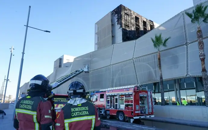Los pacientes del bloque 5 del hospital Santa Lucía son trasladados a otras áreas del centro y al