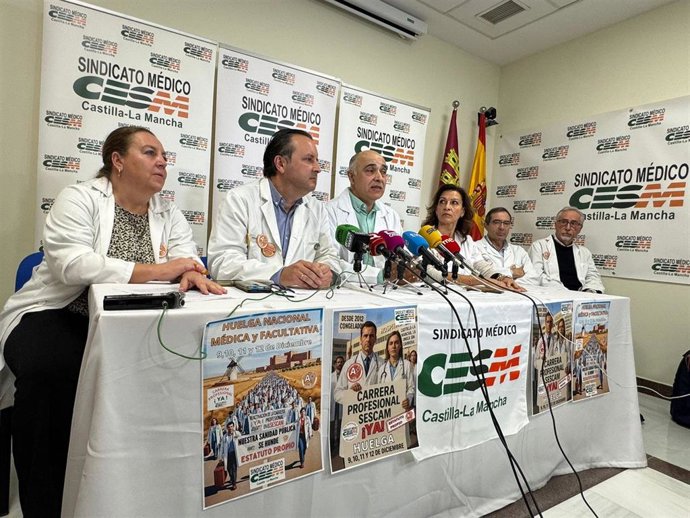 El presidente del Sindicato M&eacute;dico en C-LM, Jorge Juan Curiel, y el secretario general, &Oacute;scar Quintana.