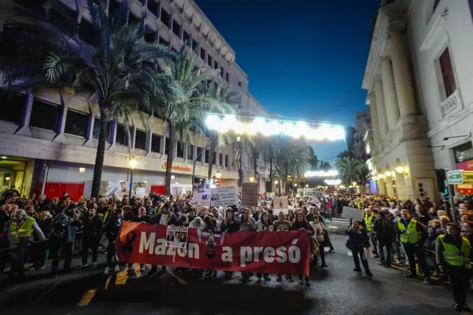 La manifestación 'Mazón a prisión' pide "memoria y reparación" tras la dana y exige conocer la
