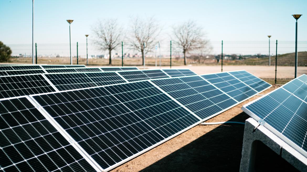 La Comunidad de Madrid analiza una nueva célula que logra récord de eficiencia en paneles solares