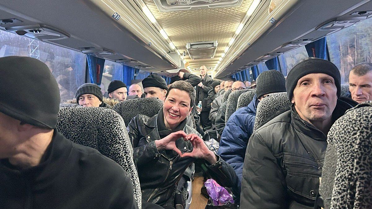 Los prisioneros bielorrusos liberados por Lukashenko arribaron a Varsovia recently