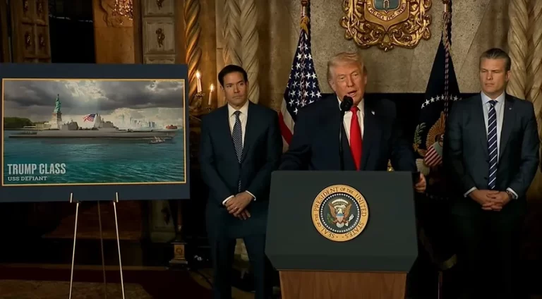 Trump solicita la construcción de dos nuevos buques de guerra que llevarán su nombre
