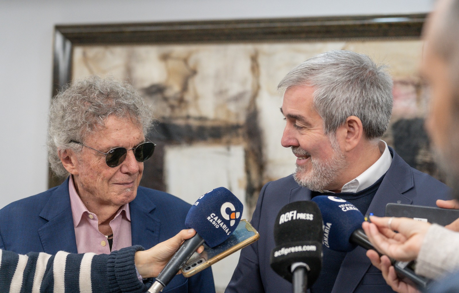Fernando Clavijo informa a Braulio sobre la concesión de la Medalla de Oro