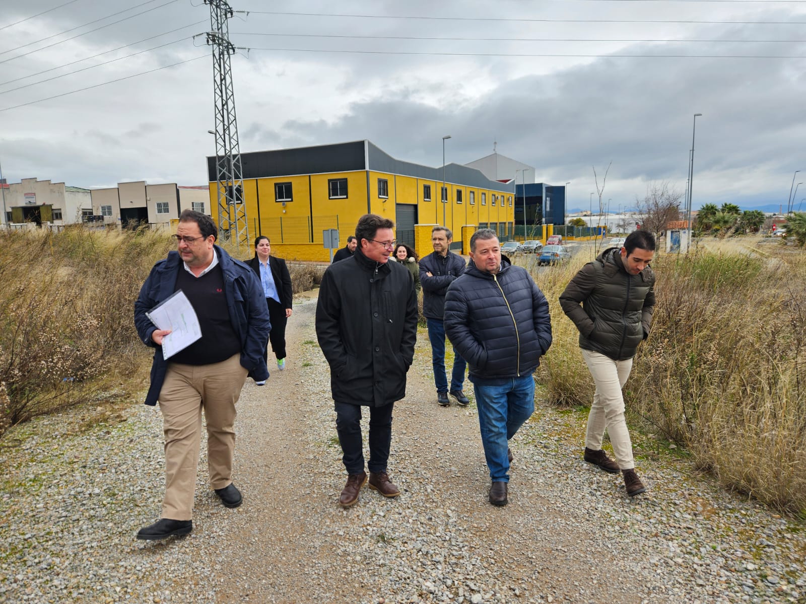 El consejero Santamaría recorre la zona de expansión del polígono industrial de Fuente del