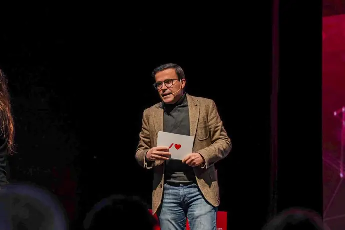 Gallardo promete viviendas a 90.000 euros y garantizar acceso a Atención Primaria en 48 horas