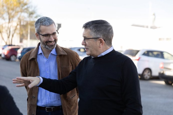 El portavoz del Grupo Parlamentario Socialista en el Congreso de los Diputados, Patxi L&oacute;pez, junto al secretario general del PSRM, Francisco Lucas, en Yecla