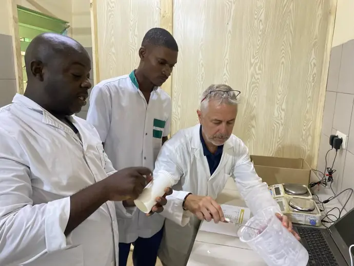 Fundación Hefame colabora en la creación de una farmacia en Togo para fórmulas magistrales