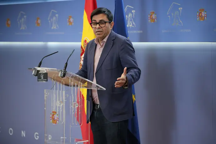 Sumar reduce el caso Ábalos a "tres golfos" y advierte que podría haber elecciones si afecta al