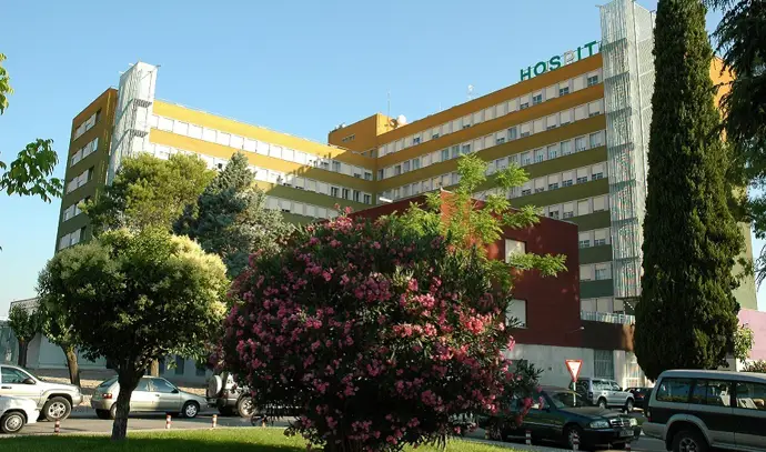 Dos jóvenes heridos en un incendio en un portal de viviendas en Jaén fueron evacuados al hospital