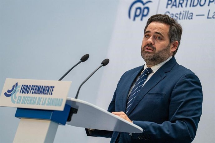 Paco N&uacute;&ntilde;ez en el Foro Permanente 'En Defensa de la Sanidad'.