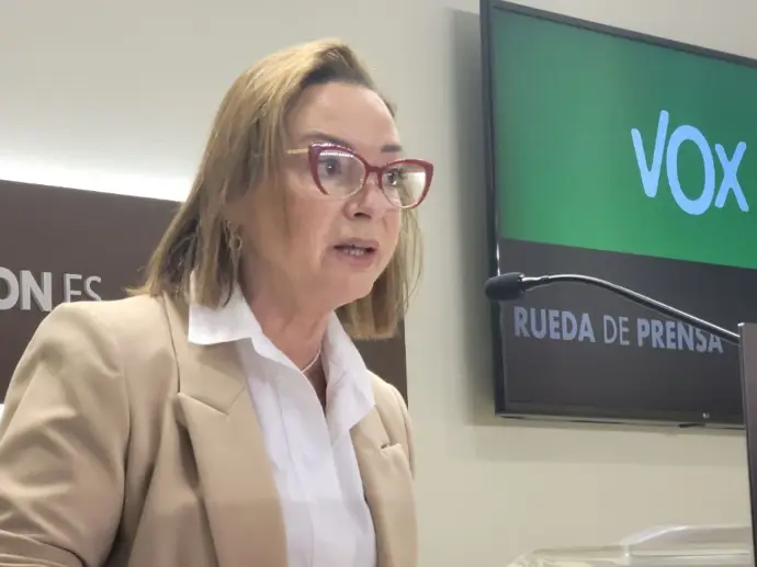 Rouco (Vox) rechaza la baliza V-16, considerándola un nuevo golpe a familias y trabajadores