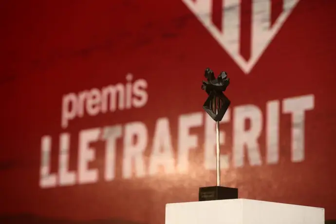 Magda Añon y Francesc Server Mut son los ganadores ex-aequo de los VIII Premios Lletraferit. La