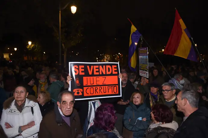 Miles se manifiestan ante el Tribunal Supremo por la condena al fiscal general y la defensa del