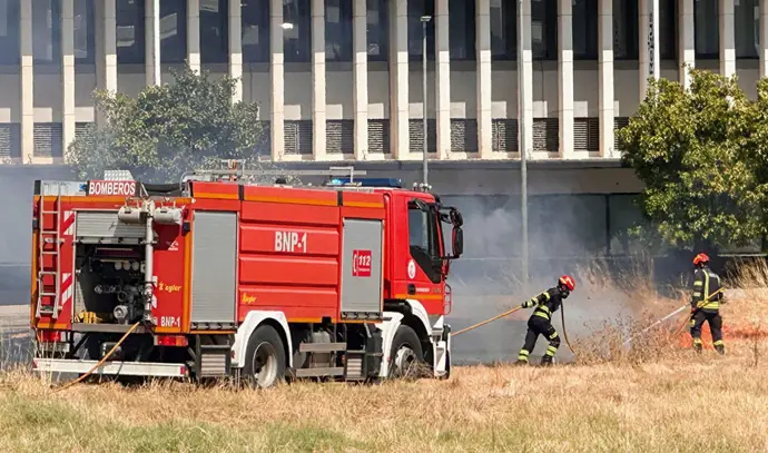 Dos personas gravemente heridas en incendios domésticos en Coria del Río y Chipiona