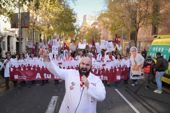 Salud estima en un 7,2% la adhesión al segundo día de la huelga de médicos, mientras que MC