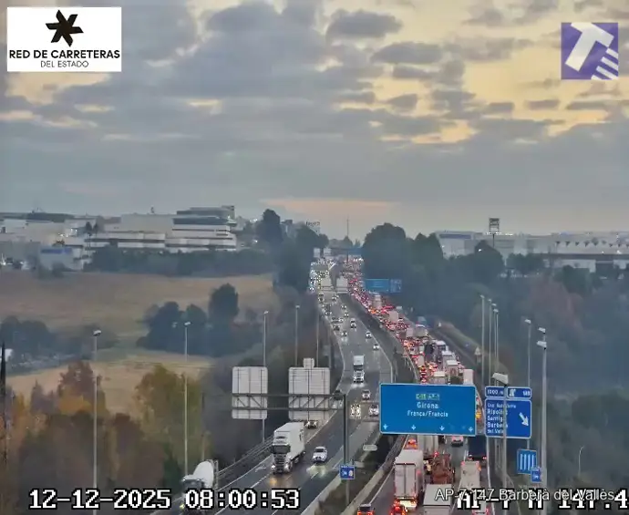 Dos carriles bloqueados en la AP-7 entre Barberà y Santa Perpètua por un accidente de tráfico