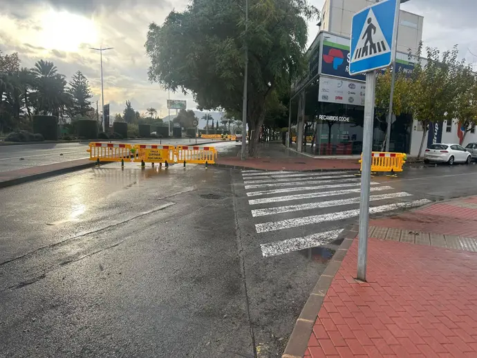 Cortan el tráfico en un tramo de la avenida Miguel Induráin hacia la rotonda de los Poetas por