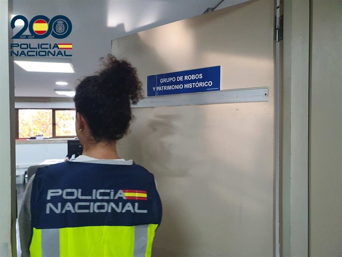 Una agente del Grupo de Robos y Patrimonio Hist&oacute;rico de la Polic&iacute;a Nacional