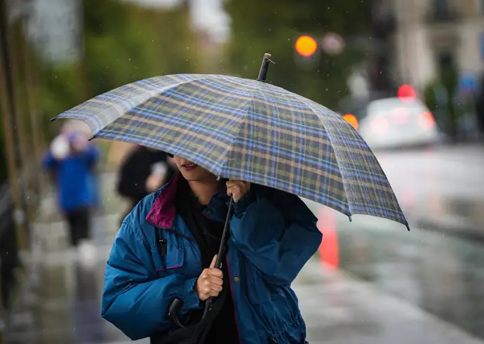aviso rojo por lluvias en almería con acumulaciones de 120 l/m2, naranja en granada y amarillo en