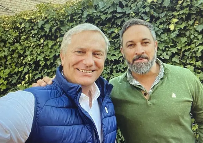 Abascal felicita a Kast por su contundente triunfo en la segunda vuelta de las elecciones chilenas