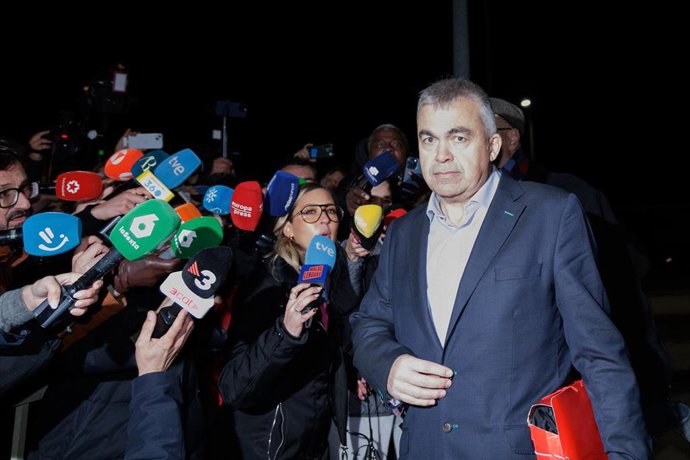 El exsecretario de organizaci&oacute;n del PSOE Santos Cerd&aacute;n a su salida de la prisi&oacute;n de Soto del Real, a 19 de noviembre de 2025, en Soto del Real, Madrid (Espa&ntilde;a).