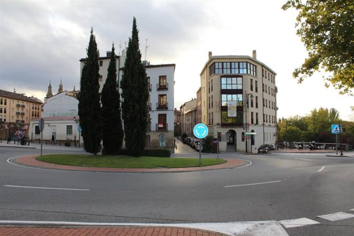 Archivo - Rotonda de Colegio de M&eacute;dicos de La Rioja
