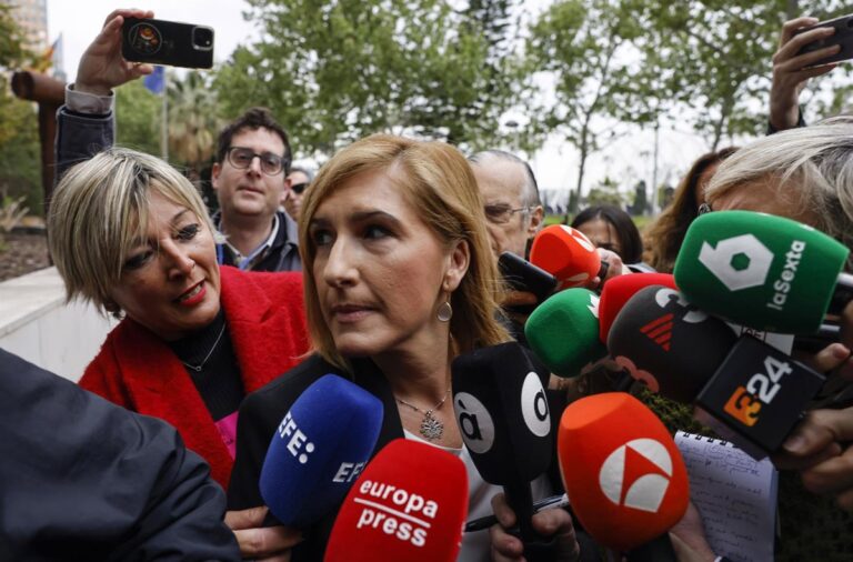La exjefa de gabinete de Pradas informa a la jueza que se discutían "mensajes masivos" antes de la