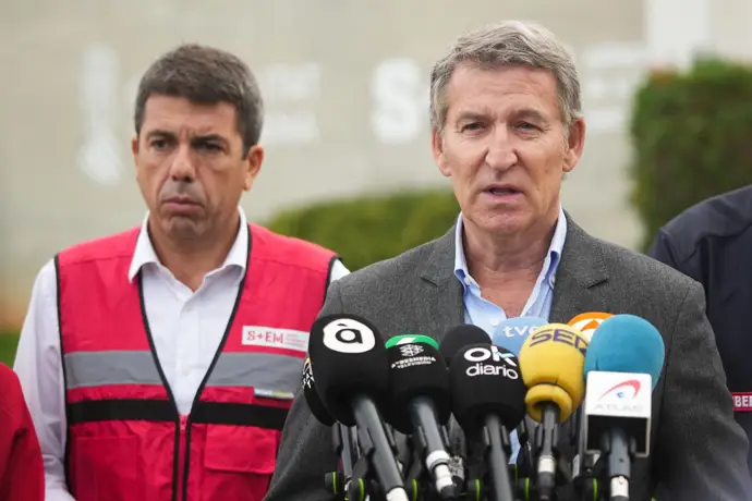 Feijóo entrega a la jueza sus mensajes con Mazón del día de la dana y solicita declarar