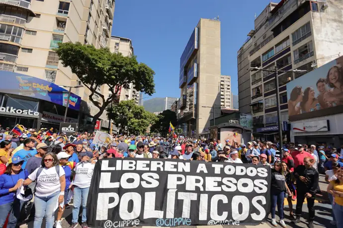 Petro respalda la amnistía general en Venezuela tras la liberación de unos 70 presos electorales