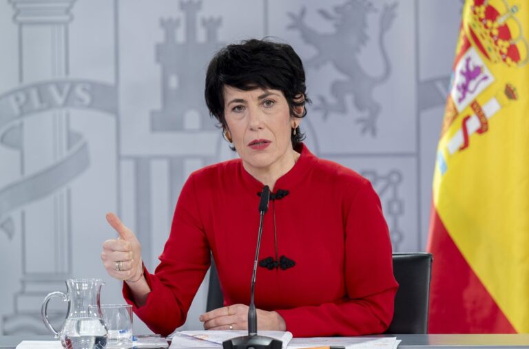Elma Saiz considera que Feijóo debería renunciar tras un año de mentiras sobre los mensajes con
