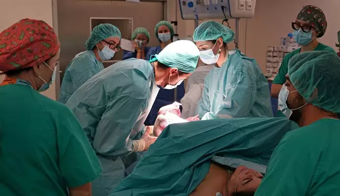 La Arrixaca permitirá a las mujeres estar acompañadas en las cesáreas programadas
