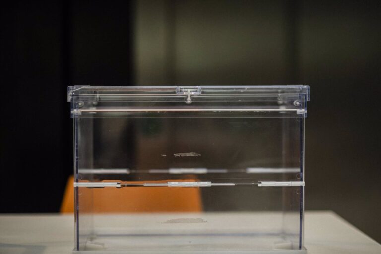 El voto CERA favorece al PSOE en Cáceres y Badajoz y deja al PP con 29 escaños, afirma Maíllo