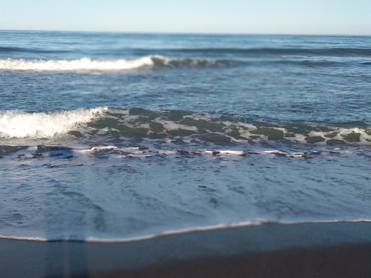 Encuentran el cadáver de una mujer en la orilla de una playa de Málaga capital