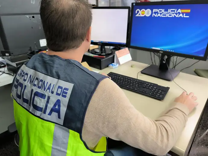 Detienen a una mujer por estafar 10.200 euros a un hombre en Palma durante un rescate de inversión