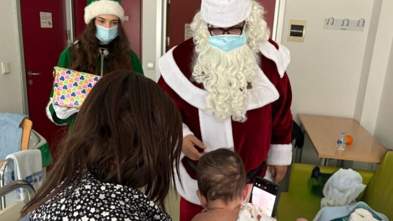 El hospital de Fuenlabrada ofrece actividades navideñas para pacientes y empleados