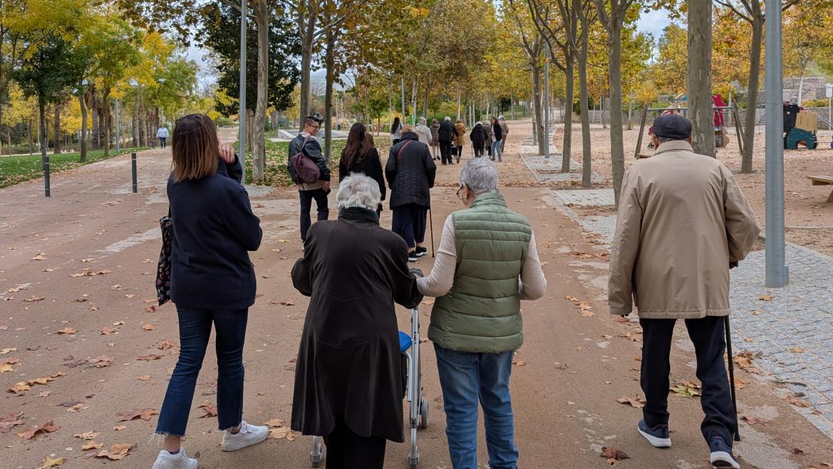 La unidad de atención a residencias del norte promueve el envejecimiento saludable con una caminata
