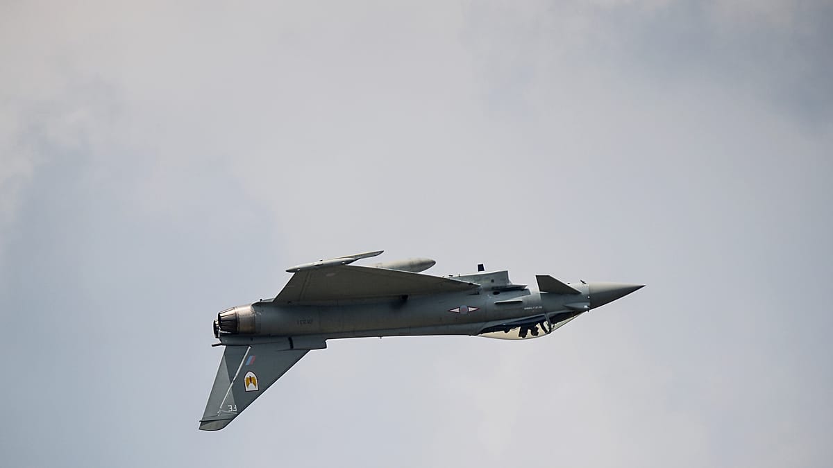 Aviones británicos y franceses bombardean un depósito del EI en Siria y causan importantes daños